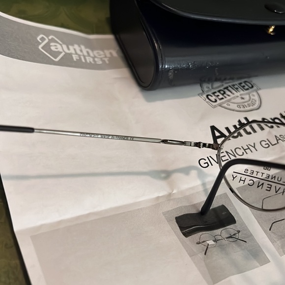 Authenticated Givenchy glasses frames - Picture 5 of 8